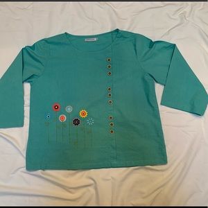 Bright, Crisp Teal Top with Floral design. 2X